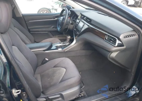 2018 Toyota Camry Le z USA, uszkodzony, nr VIN 4T1B11HK9JU503534